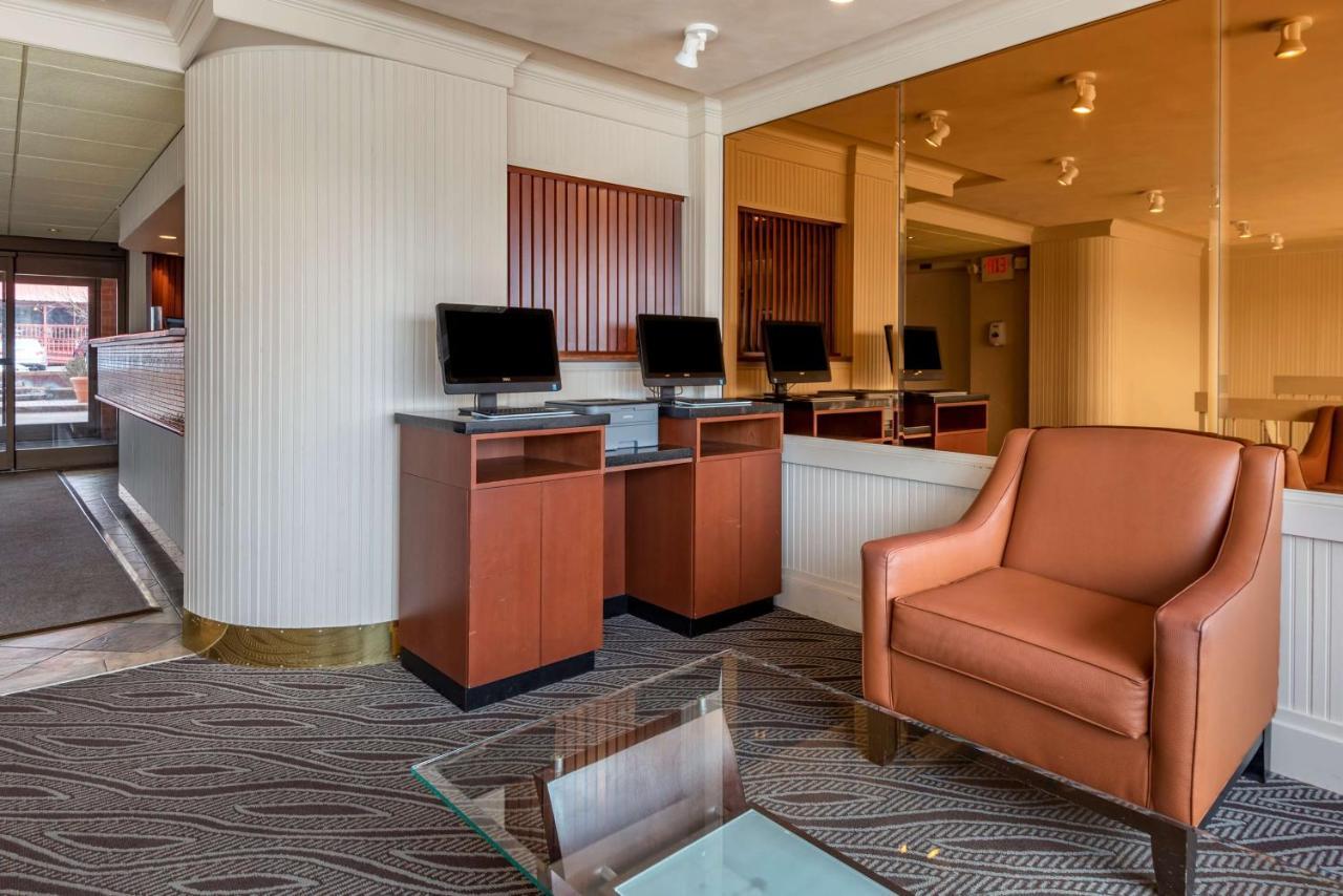 Best Western Plus Oswego Hotel And Conference Center Exterior foto